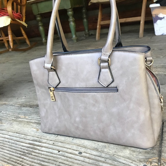 Tote - Picture 1 of 3